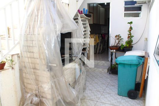Quintal / Churrasqueira vai ficar na casa de casa à venda com 4 quartos, 200m² em Jardim Humaitá, São Paulo