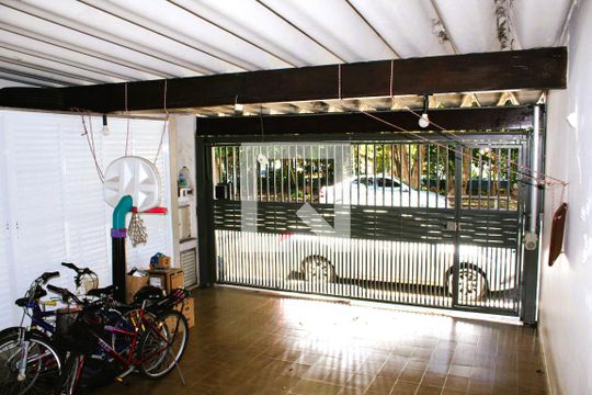 Garagem de casa à venda com 4 quartos, 200m² em Jardim Humaitá, São Paulo