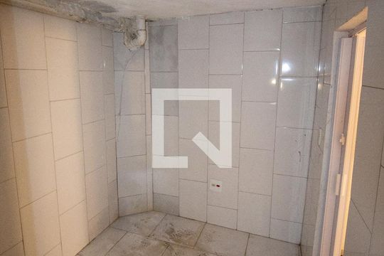 Banheiro de serviço de casa para alugar com 3 quartos, 203m² em Cidade Líder, São Paulo