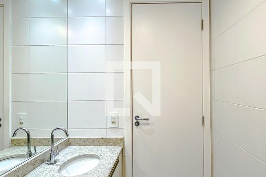 Banheiro de apartamento à venda com 3 quartos, 67m² em Vila Oratório, São Paulo