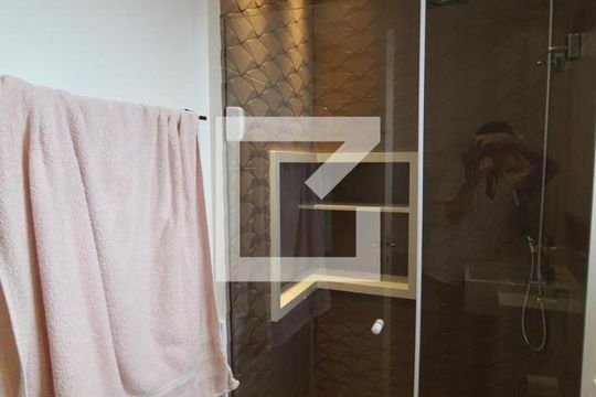 Banheiro de kitnet/studio para alugar com 1 quarto, 29m² em Itaim Bibi, São Paulo