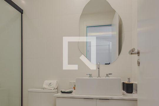 Banheiro de kitnet/studio para alugar com 1 quarto, 22m² em Paraíso, São Paulo
