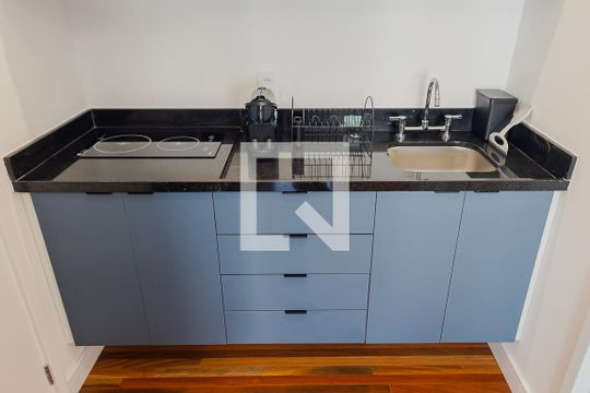 Cozinha de kitnet/studio para alugar com 1 quarto, 22m² em Paraíso, São Paulo