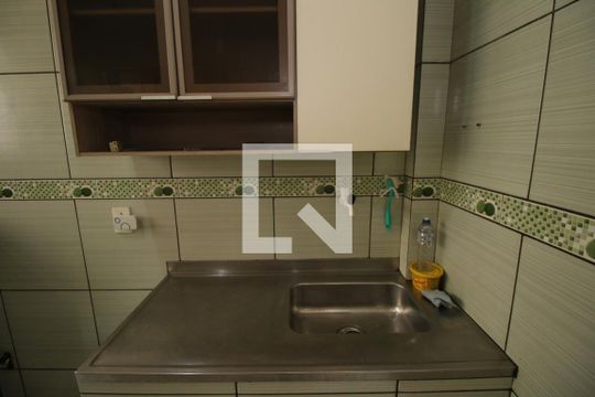 Cozinha de apartamento para alugar com 2 quartos, 48m² em Olaria, Rio de Janeiro