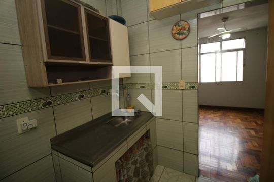 Cozinha de apartamento para alugar com 2 quartos, 48m² em Olaria, Rio de Janeiro