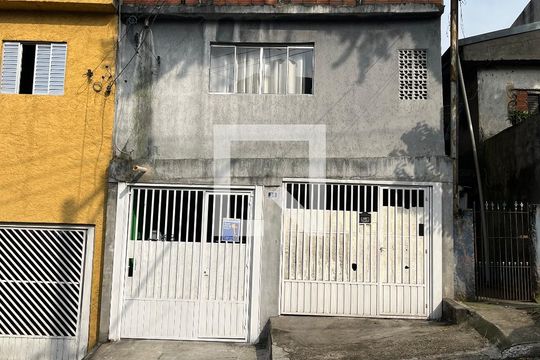 Fachada de casa para alugar com 2 quartos, 80m² em Vila Lar Nacional, São Paulo