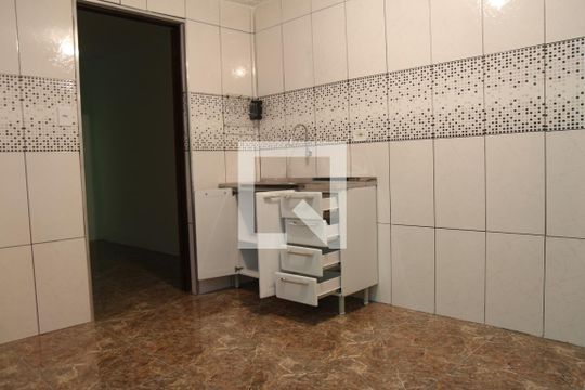 Cozinha de casa para alugar com 2 quartos, 80m² em Vila Lar Nacional, São Paulo
