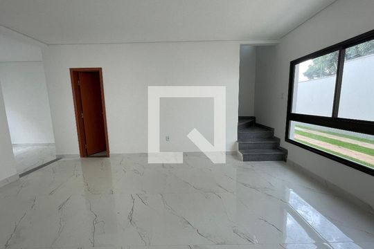 Sala de casa à venda com 3 quartos, 165m² em Trevo, Belo Horizonte