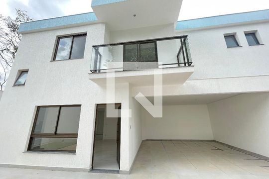 Fachada de casa à venda com 3 quartos, 165m² em Trevo, Belo Horizonte