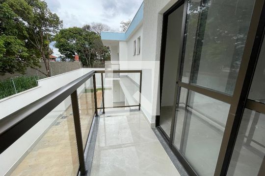 Sacada Quarto 1 de casa à venda com 3 quartos, 165m² em Trevo, Belo Horizonte