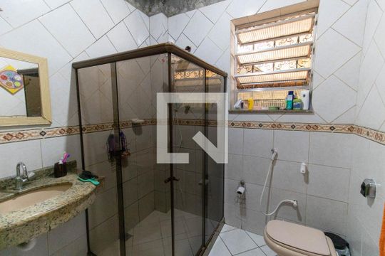 Banheiro de casa para alugar com 3 quartos, 360m² em Fonseca, Niterói