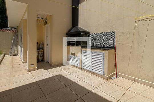 Área comum  de casa à venda com 4 quartos, 225m² em Vila Brasílio Machado, São Paulo