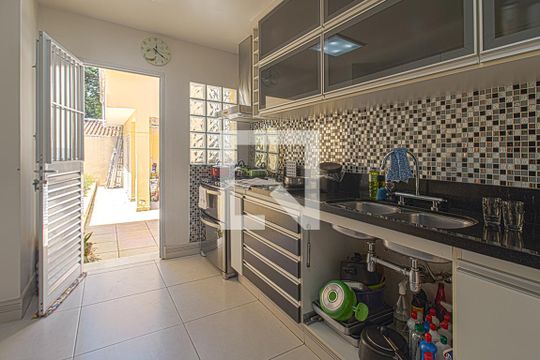 Cozinha  de casa à venda com 4 quartos, 225m² em Vila Brasílio Machado, São Paulo
