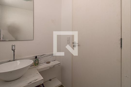 Lavabo  de casa à venda com 4 quartos, 225m² em Vila Brasílio Machado, São Paulo