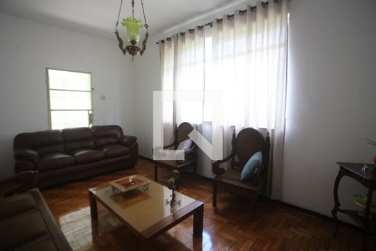 Sala de casa à venda com 4 quartos, 240m² em Padre Eustáquio, Belo Horizonte