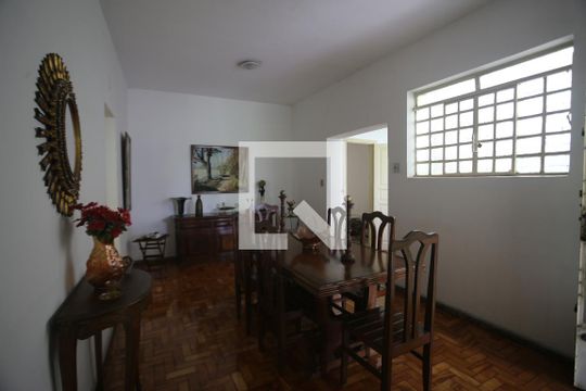 Sala de casa à venda com 4 quartos, 240m² em Padre Eustáquio, Belo Horizonte