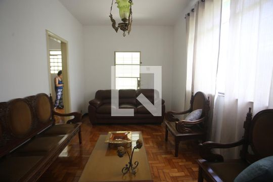 Sala de casa à venda com 4 quartos, 240m² em Padre Eustáquio, Belo Horizonte