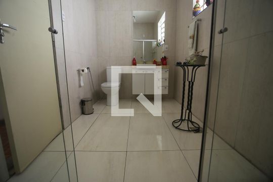 Banheiro de casa à venda com 4 quartos, 240m² em Padre Eustáquio, Belo Horizonte