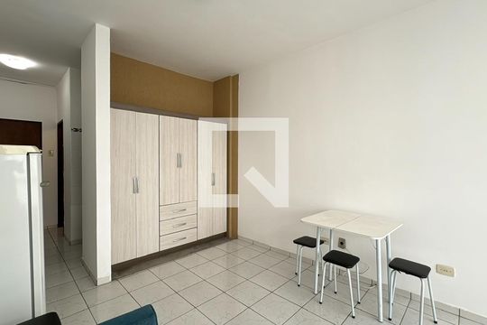 Sala/ Quarto  de kitnet/studio à venda com 1 quarto, 28m² em Centro, Curitiba