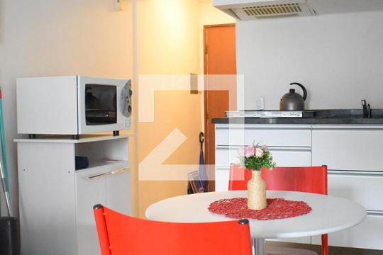 Cozinha de apartamento para alugar com 1 quarto, 24m² em Centro Cívico, Curitiba