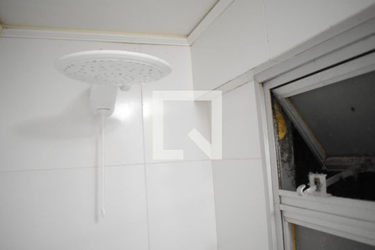 Banheiro de apartamento para alugar com 1 quarto, 24m² em Centro Cívico, Curitiba
