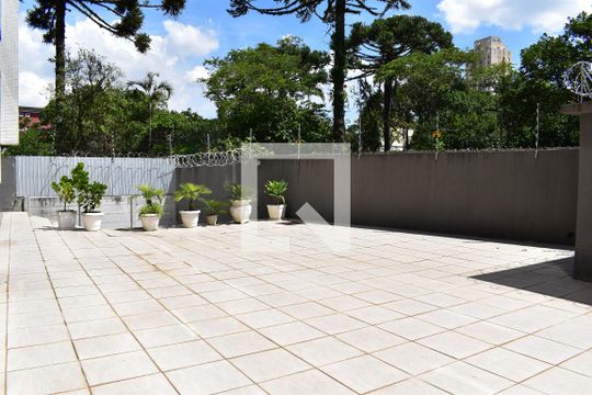 Área comum de apartamento para alugar com 1 quarto, 24m² em Centro Cívico, Curitiba