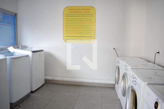 Área comum - Lavanderia de apartamento para alugar com 1 quarto, 24m² em Centro Cívico, Curitiba