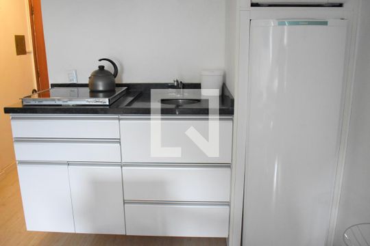 Cozinha de apartamento para alugar com 1 quarto, 24m² em Centro Cívico, Curitiba