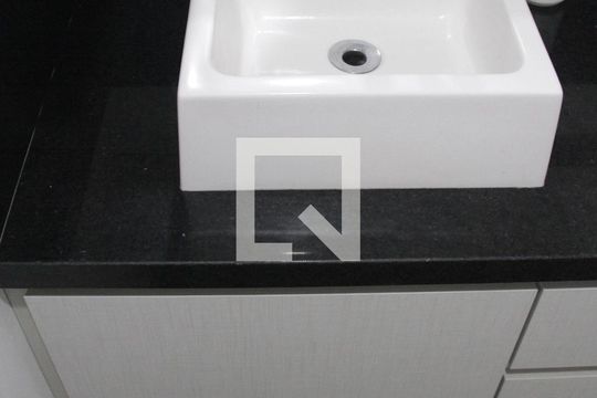 Banheiro 2 de apartamento para alugar com 2 quartos, 70m² em Centro Histórico, Porto Alegre