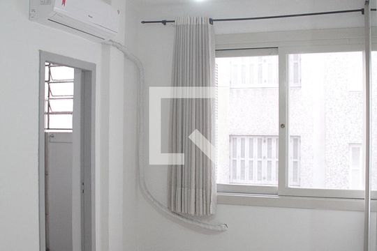 Quarto 1 de apartamento para alugar com 2 quartos, 70m² em Centro Histórico, Porto Alegre