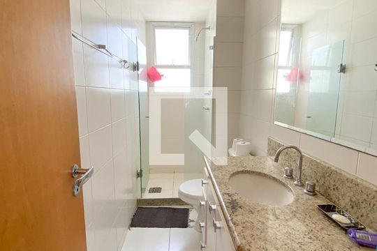 Banheiro da Suíte de apartamento para alugar com 3 quartos, 78m² em Santa Rosa, Niterói