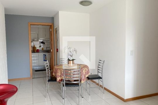 Sala de apartamento para alugar com 3 quartos, 78m² em Santa Rosa, Niterói