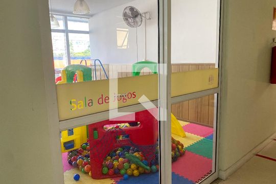 Área comum de apartamento para alugar com 3 quartos, 78m² em Santa Rosa, Niterói