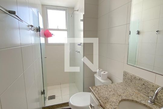 Banheiro da Suíte de apartamento para alugar com 3 quartos, 78m² em Santa Rosa, Niterói