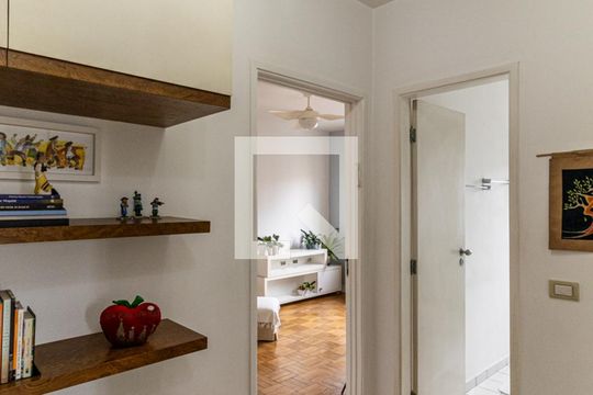 Corredor de apartamento à venda com 3 quartos, 198m² em Higienópolis, São Paulo
