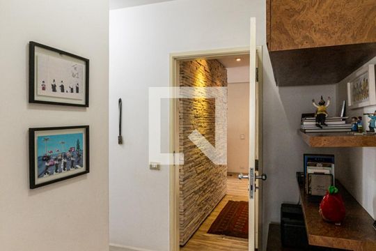 Corredor de apartamento à venda com 3 quartos, 198m² em Higienópolis, São Paulo