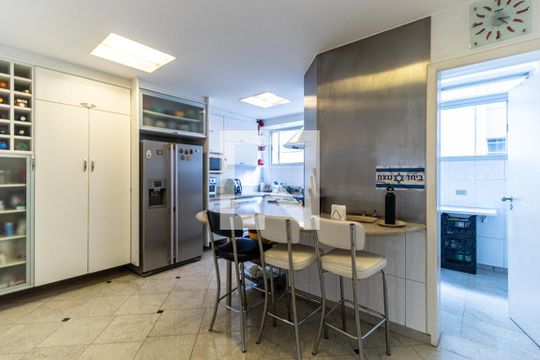 Cozinha de apartamento à venda com 3 quartos, 198m² em Higienópolis, São Paulo