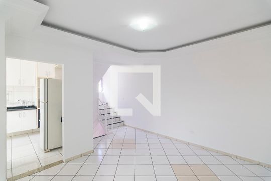 Sala de casa de condomínio à venda com 2 quartos, 100m² em Silveira, Santo André