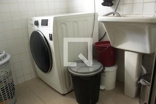 Área de serviço de apartamento para alugar com 2 quartos, 56m² em Sumarezinho, São Paulo