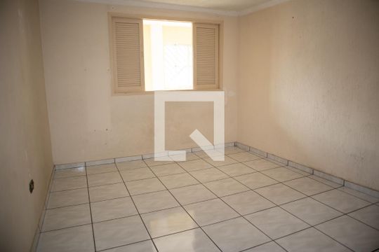 Quarto 2 de casa à venda com 6 quartos, 354m² em Vila Gustavo, São Paulo