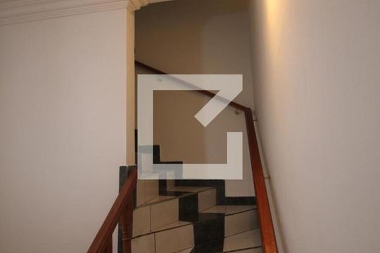 Escada de casa para alugar com 2 quartos, 150m² em Interlagos, São Paulo