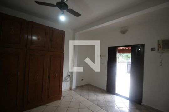 Quarto 1 de casa para alugar com 2 quartos, 150m² em Interlagos, São Paulo