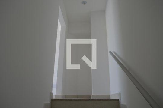 Escada de apartamento à venda com 2 quartos, 120m² em Alvorada, Contagem