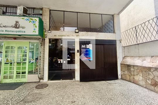 Fachada  de apartamento para alugar com 2 quartos, 65m² em Leblon, Rio de Janeiro