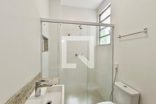 Banheiro social  de apartamento para alugar com 2 quartos, 65m² em Leblon, Rio de Janeiro
