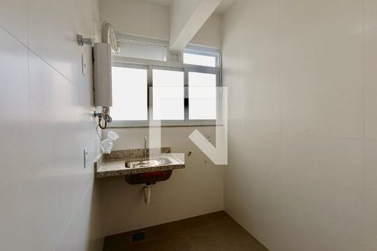 Área serviço  de apartamento para alugar com 2 quartos, 65m² em Leblon, Rio de Janeiro
