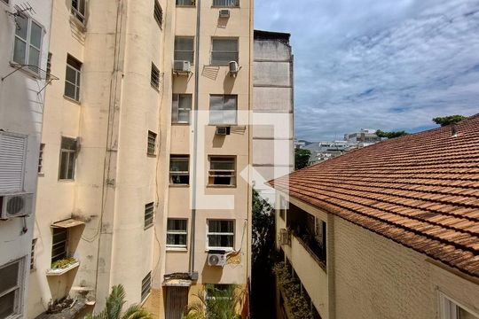Suíte vista  de apartamento para alugar com 2 quartos, 65m² em Leblon, Rio de Janeiro