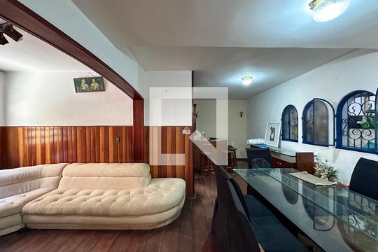 Casa à venda com 3 quartos, 221m² em Santo Amaro, São Paulo