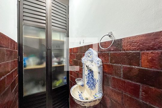Lavatorio de casa à venda com 3 quartos, 221m² em Santo Amaro, São Paulo