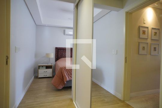 Quarto suite _closet de casa à venda com 3 quartos, 218m² em Rio Branco, Porto Alegre